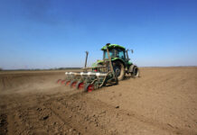 setva-soja-poljoprivreda-traktor