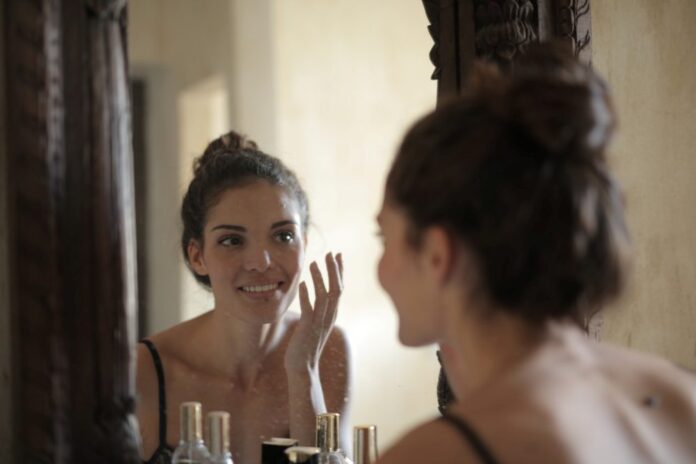 devojka-lepota-ogledalo