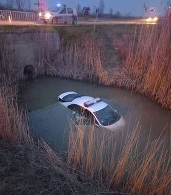 policijski-automobil-u-kanalu-svilojevo
